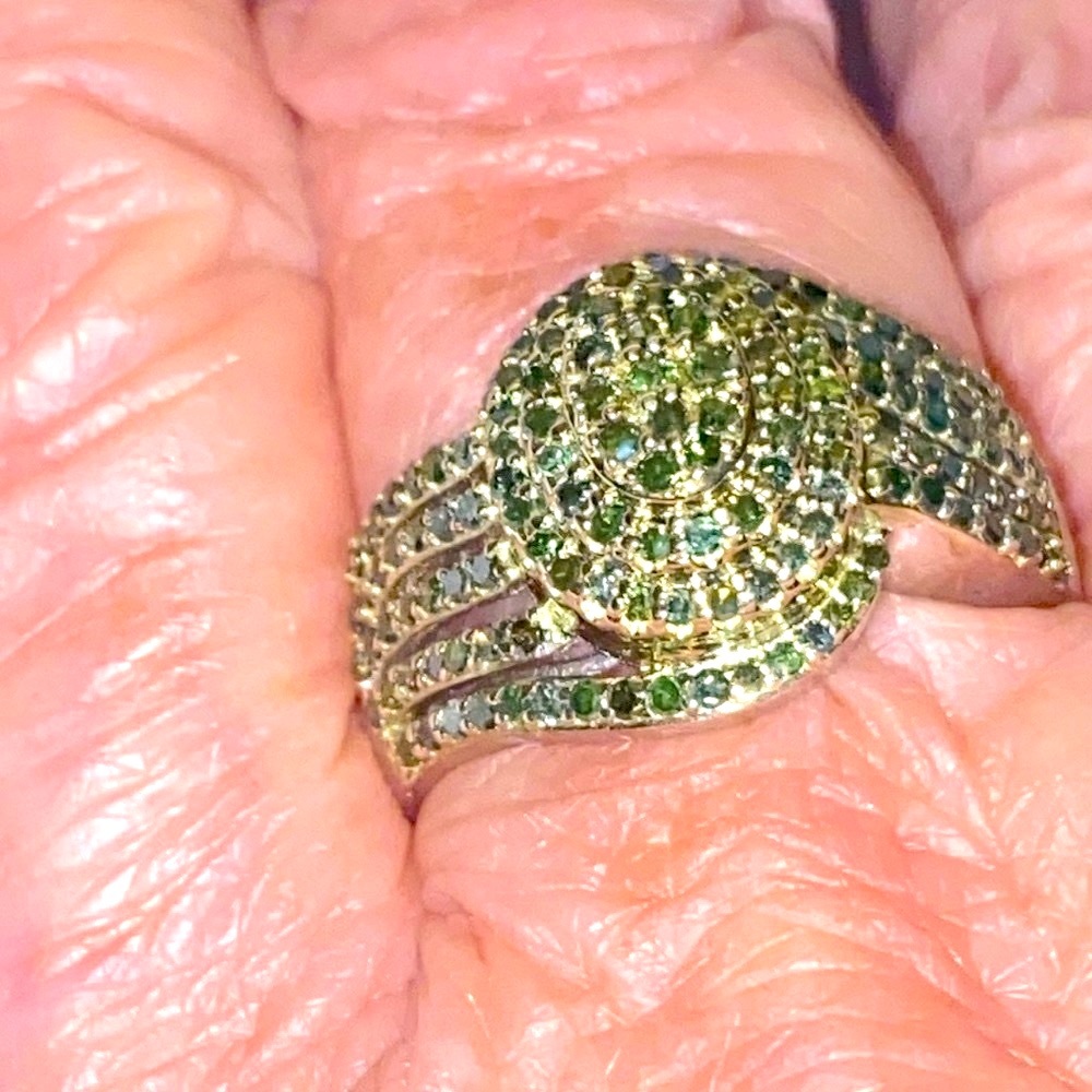 🔥🔥🔥SALE NWT 1 full carat Natural Green diamond ring 
size 7